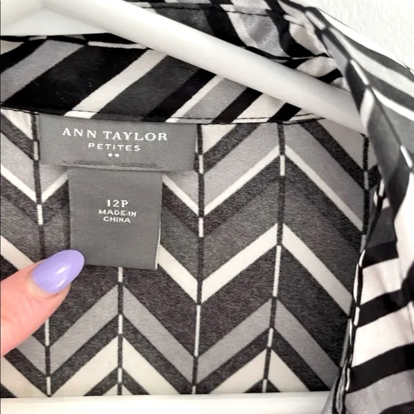 Business - Casual ✨ Ann Taylor Factory Long Sleeve Blouse Chevron/Herringbone - Picture 5 of 5